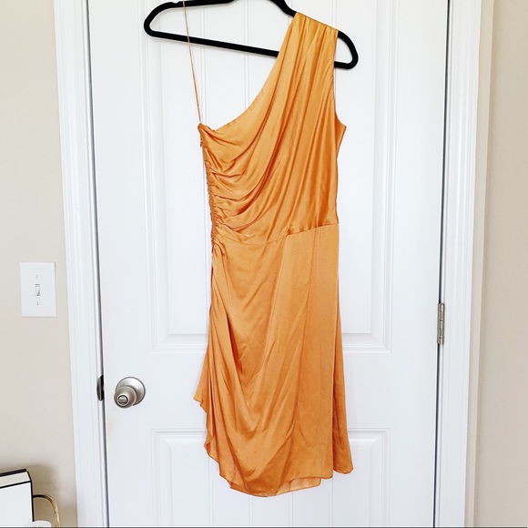 Carolina Herrera Dresses & Skirts - ❤️Carolina Herrera Silk One Shoulder Dress❤️